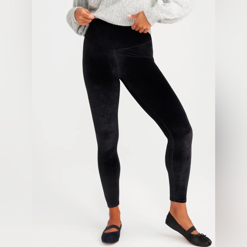 Yummie. NWT. Luxe. Seamless Comfortable Butt Lifting Legging. Black